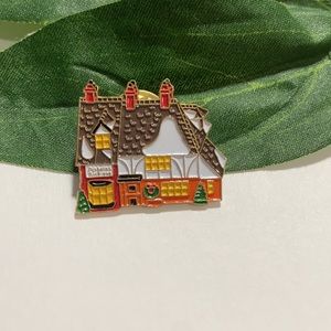 Vintage 1992 Nicholas Nickleby Dept 56 Lapel Pin Christmas House